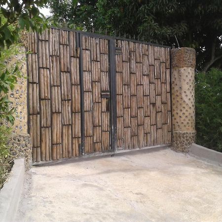 Plastic Bottles House Entebbe Exterior photo
