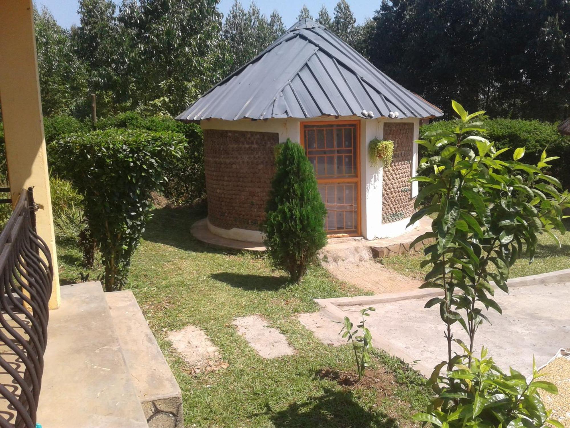 Plastic Bottles House Entebbe Exterior photo