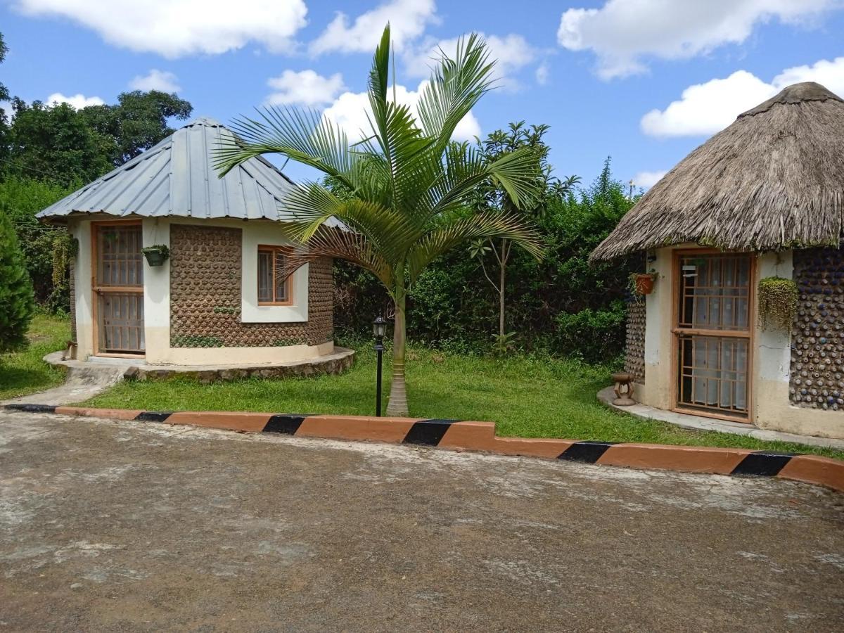 Plastic Bottles House Entebbe Exterior photo