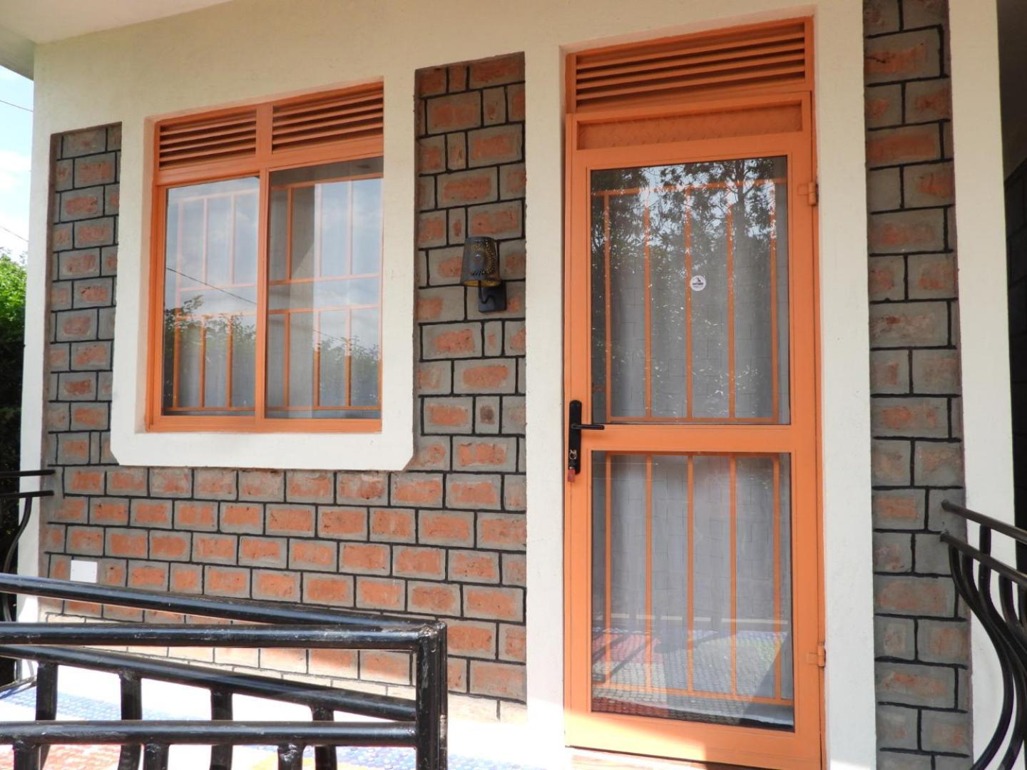 Plastic Bottles House Entebbe Exterior photo