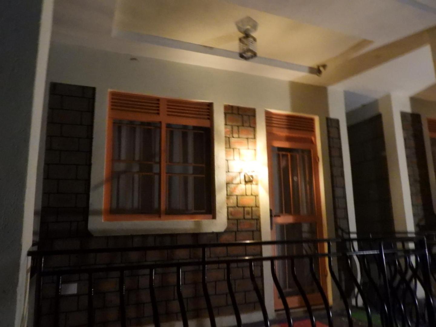 Plastic Bottles House Entebbe Exterior photo