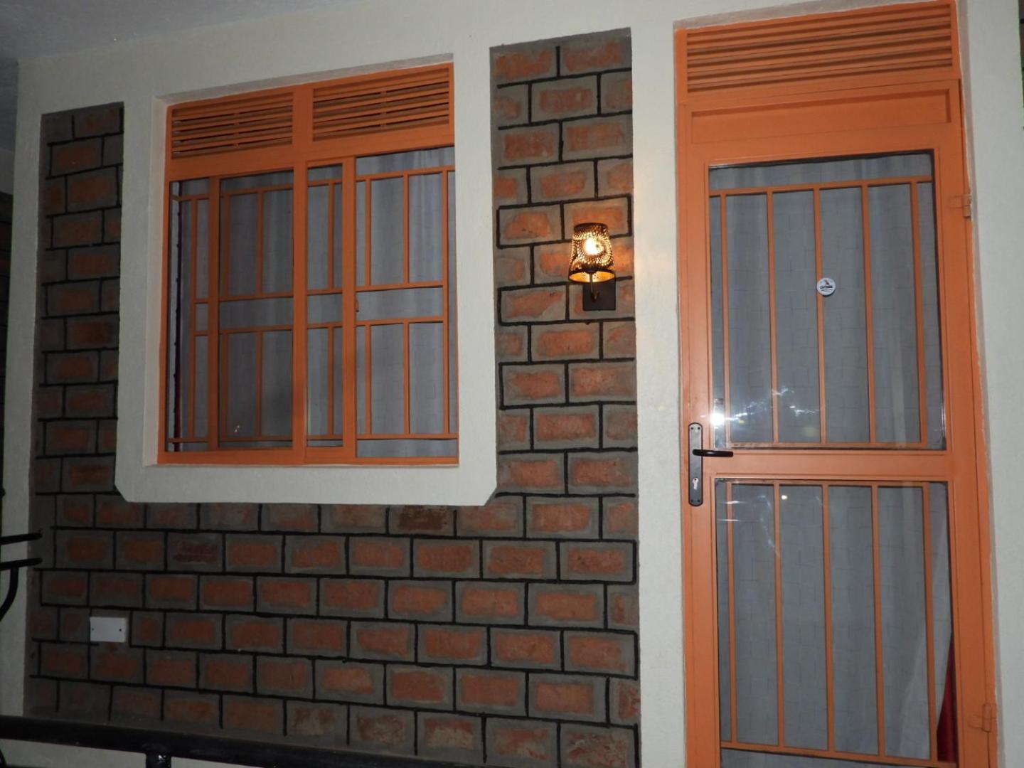 Plastic Bottles House Entebbe Exterior photo